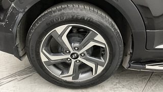 Used 2018 Hyundai Creta [2018-2020] 1.6 SX OPT VTVT Petrol Manual tyres RIGHT REAR TYRE RIM VIEW
