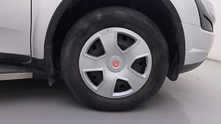 Used 2015 Mahindra XUV500 W6 Diesel Manual tyres RIGHT FRONT TYRE RIM VIEW