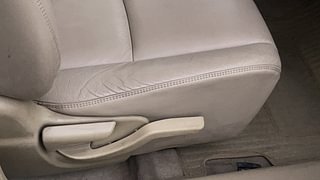 Used 2013 Honda Amaze [2013-2016] 1.2 VX AT i-VTEC Petrol Automatic top_features Driver height adjustable seat