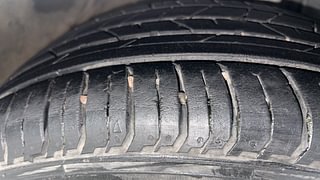 Used 2022 Hyundai New i20 Sportz 1.2 IVT Petrol Automatic tyres RIGHT FRONT TYRE TREAD VIEW