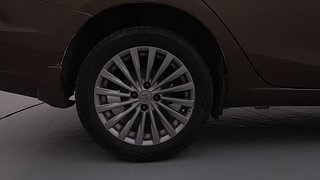 Used 2018 maruti-suzuki Ciaz Alpha Petrol AT Petrol Automatic tyres RIGHT REAR TYRE RIM VIEW
