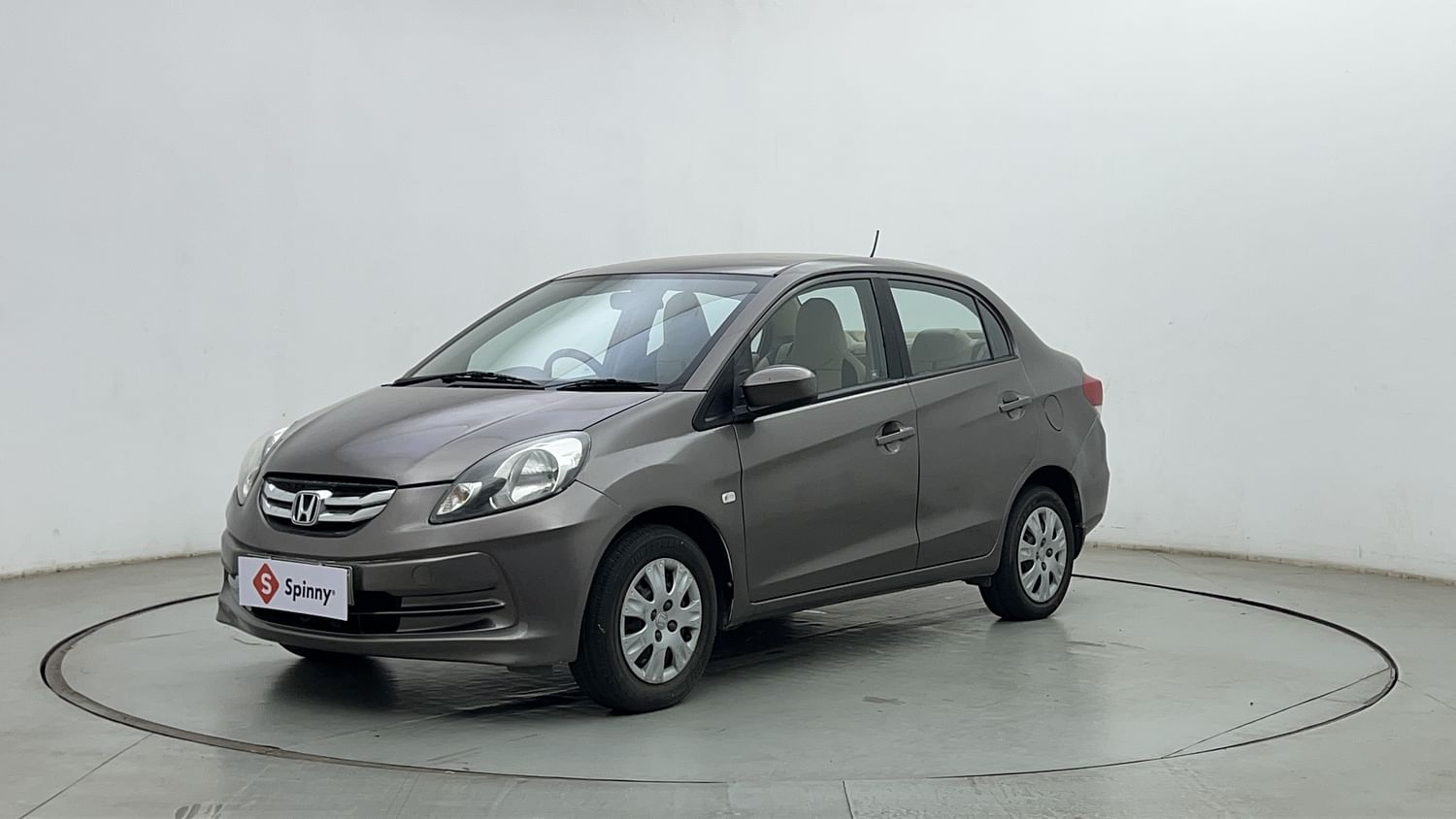 LEFT FRONT CORNER VIEW