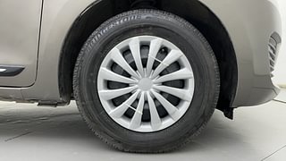 Used 2019 Maruti Suzuki Swift [2017-2021] VXI AMT Petrol Automatic tyres RIGHT FRONT TYRE RIM VIEW
