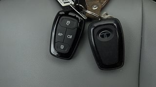Used 2021 Tata Altroz XZ 1.2 Petrol Manual extra CAR KEY VIEW