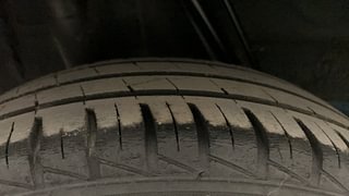 Used 2021 Renault Kwid RXL 1.0 SCE Petrol Manual tyres RIGHT REAR TYRE TREAD VIEW