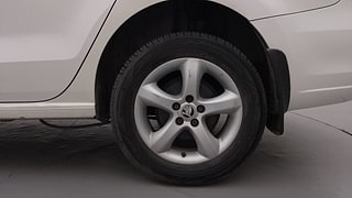 Used 2015 Skoda Rapid [2011-2016] Ambition 1.6 MPI MT Petrol Manual tyres LEFT REAR TYRE RIM VIEW
