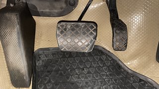 Used 2018 Volkswagen Ameo [2017-2020] Highline Plus 1.5L AT (D) Diesel Automatic interior PEDALS VIEW
