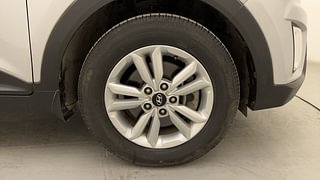 Used 2016 Hyundai Creta [2015-2018] 1.6 SX Plus Petrol Petrol Manual tyres RIGHT FRONT TYRE RIM VIEW