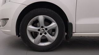 Used 2015 Skoda Rapid [2011-2016] Ambition 1.6 MPI MT Petrol Manual tyres LEFT FRONT TYRE RIM VIEW