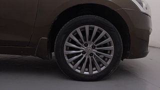 Used 2018 maruti-suzuki Ciaz Alpha Petrol AT Petrol Automatic tyres RIGHT FRONT TYRE RIM VIEW