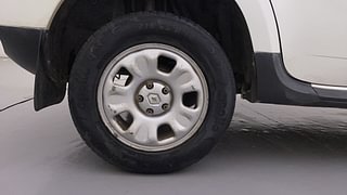 Used 2015 Renault Duster [2012-2015] RxL Petrol Petrol Manual tyres RIGHT REAR TYRE RIM VIEW