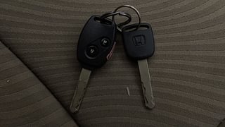 Used 2015 Honda Mobilio [2014-2017] V Petrol Petrol Manual extra CAR KEY VIEW