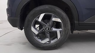 Used 2022 Hyundai Venue [2019-2022] SX 1.0 (O) Turbo iMT Petrol Manual tyres RIGHT REAR TYRE RIM VIEW