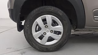 Used 2019 Renault Kwid [2015-2019] 1.0 RXT AMT Opt Petrol Automatic tyres RIGHT REAR TYRE RIM VIEW