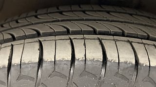 Used 2019 Hyundai Grand i10 [2017-2020] Magna 1.2 Kappa VTVT Petrol Manual tyres LEFT FRONT TYRE TREAD VIEW