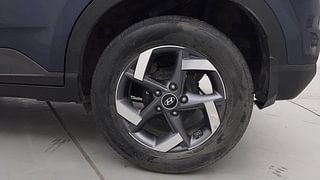 Used 2022 Hyundai Venue [2019-2022] SX 1.0 (O) Turbo iMT Petrol Manual tyres LEFT REAR TYRE RIM VIEW