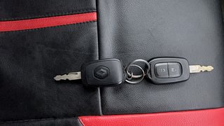 Used 2019 Renault Kwid [2015-2019] 1.0 RXT AMT Opt Petrol Automatic extra CAR KEY VIEW