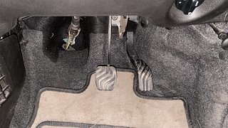 Used 2017 Renault Kwid [2015-2019] 1.0 RXT AMT Opt Petrol Automatic interior PEDALS VIEW
