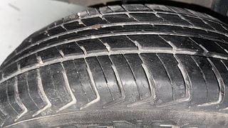 Used 2019 Renault Kwid [2015-2019] 1.0 RXT AMT Opt Petrol Automatic tyres RIGHT REAR TYRE TREAD VIEW