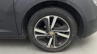 Used 2021 Tata Altroz XZ 1.2 Petrol Manual tyres RIGHT FRONT TYRE RIM VIEW