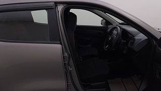 Used 2017 Renault Kwid [2015-2019] 1.0 RXT AMT Opt Petrol Automatic interior RIGHT SIDE FRONT DOOR CABIN VIEW