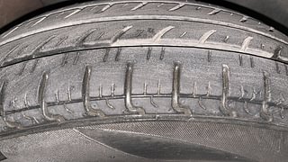 Used 2017 Renault Kwid [2017-2019] RXT 1.0 SCE Special Petrol Manual tyres RIGHT FRONT TYRE TREAD VIEW
