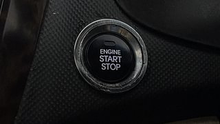 Used 2012 Hyundai Verna [2011-2015] 1.6 VTVT SX Opt CNG (Outside Fitted) Petrol+cng Manual top_features Keyless start