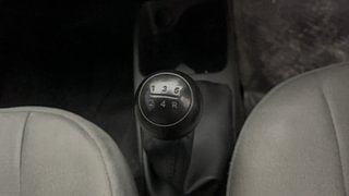 Used 2014 Hyundai Eon [2011-2018] Magna + Petrol Manual interior GEAR  KNOB VIEW