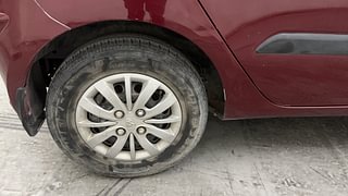 Used 2015 hyundai i10 Sportz 1.1 Petrol Petrol Manual tyres RIGHT REAR TYRE RIM VIEW