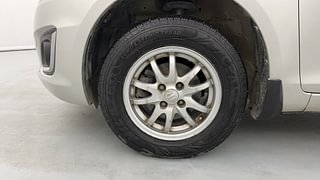 Used 2017 Maruti Suzuki Swift [2011-2017] VDi Diesel Manual tyres LEFT FRONT TYRE RIM VIEW