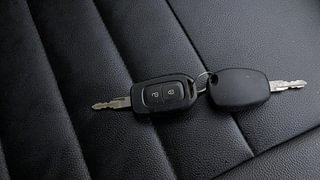 Used 2017 Renault Kwid [2017-2019] RXT 1.0 SCE Special Petrol Manual extra CAR KEY VIEW
