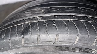 Used 2012 Hyundai Verna [2011-2015] 1.6 VTVT SX Opt CNG (Outside Fitted) Petrol+cng Manual tyres RIGHT FRONT TYRE TREAD VIEW