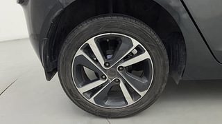 Used 2021 Tata Altroz XZ 1.2 Petrol Manual tyres RIGHT REAR TYRE RIM VIEW