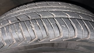 Used 2017 Renault Kwid [2017-2019] CLIMBER 1.0 Petrol Manual tyres RIGHT FRONT TYRE TREAD VIEW