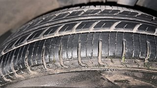 Used 2019 Renault Kwid [2015-2019] 1.0 RXT AMT Opt Petrol Automatic tyres RIGHT FRONT TYRE TREAD VIEW