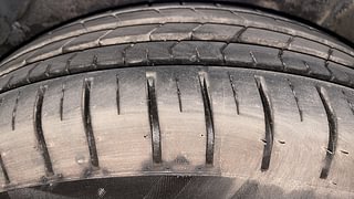 Used 2014 Hyundai i20 [2012-2014] Sportz 1.4 CRDI Diesel Manual tyres RIGHT REAR TYRE TREAD VIEW