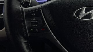 Used 2015 Hyundai Elite i20 [2014-2018] Magna 1.2 Petrol Manual top_features Steering mounted controls