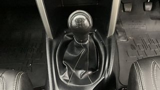 Used 2022 Toyota Innova Crysta 2.7 GX 7 STR Petrol Manual interior GEAR  KNOB VIEW