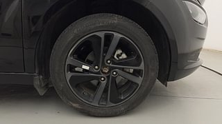 Used 2023 Tata Altroz XZA+ Dark Edition Petrol Automatic tyres RIGHT FRONT TYRE RIM VIEW