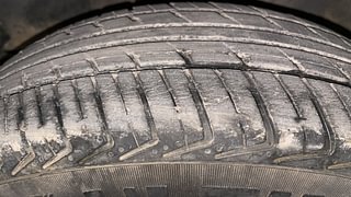 Used 2017 Renault Kwid [2015-2019] 1.0 RXT AMT Opt Petrol Automatic tyres LEFT FRONT TYRE TREAD VIEW