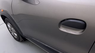 Used 2017 Renault Kwid [2017-2019] CLIMBER 1.0 Petrol Manual dents MINOR SCRATCH