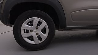 Used 2017 Renault Kwid [2015-2019] 1.0 RXT AMT Opt Petrol Automatic tyres RIGHT REAR TYRE RIM VIEW