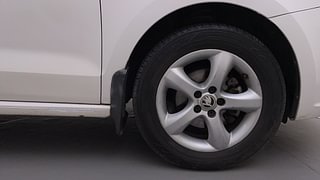 Used 2015 Skoda Rapid [2011-2016] Ambition 1.6 MPI MT Petrol Manual tyres RIGHT FRONT TYRE RIM VIEW