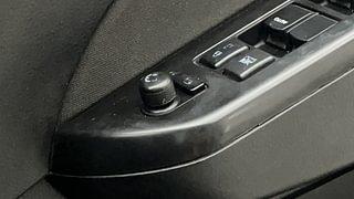 Used 2015 Maruti Suzuki Swift [2011-2017] VXi Petrol Manual top_features Adjustable ORVM