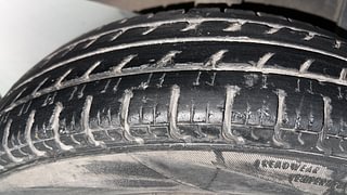 Used 2017 Renault Kwid [2017-2019] RXT 1.0 SCE Special Petrol Manual tyres RIGHT REAR TYRE TREAD VIEW
