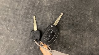Used 2021 Hyundai Venue [2019-2022] SX 1.0  Turbo iMT Petrol Manual extra CAR KEY VIEW