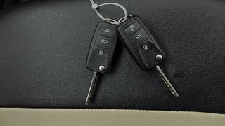 Used 2017 Volkswagen Polo [2015-2019] Highline1.2L (P) Petrol Manual extra CAR KEY VIEW