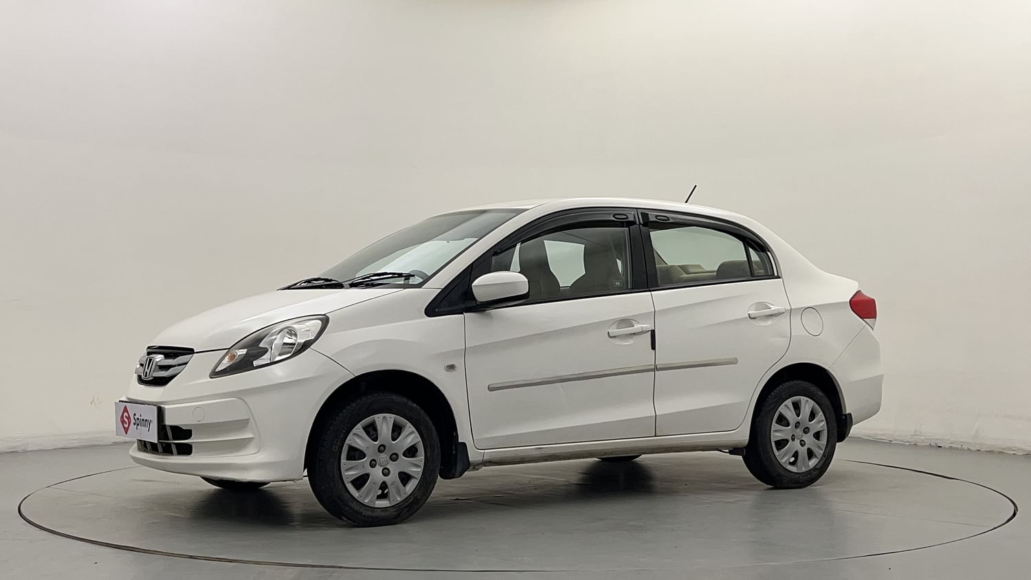 LEFT FRONT CORNER VIEW