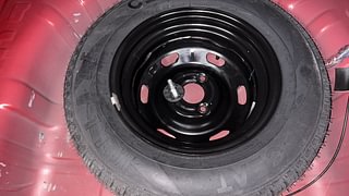 Used 2017 Renault Kwid [2017-2019] RXT 1.0 SCE Special Petrol Manual tyres SPARE TYRE VIEW