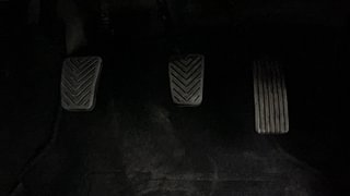 Used 2018 Hyundai Eon [2011-2018] Magna + Petrol Manual interior PEDALS VIEW